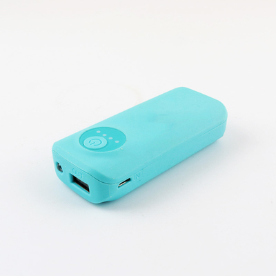 एलईडी लाइट प्लास्टिक पोर्टेबल पावर बैंक 2400MAH 18650 ली आयन बैटरी