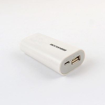 उच्च स्तरीय पूर्ण बैटरी प्लास्टिक पावर बैंक 2400mah 3000mah 18650 ली आयन