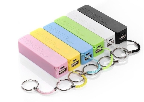 विज्ञापन शैली उपहार प्लास्टिक पावर बैंक 2600MAH 3000MAH 18650 पूर्ण बैटरी