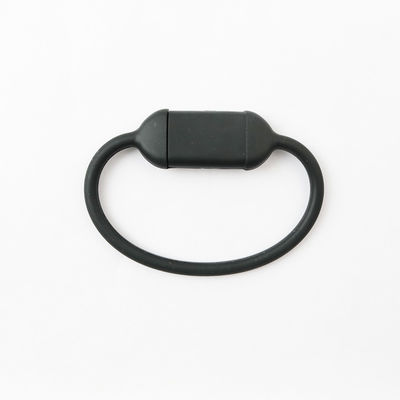 ग्रेडेड 50 एमबी/सेकंड लिखने और 100 एमबी/सेकंड पढ़ने की गति के साथ एक यूएसबी फ्लैश ड्राइव